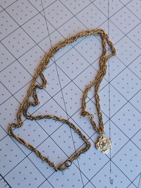Vintage LI-GI Star Wreath Pendant Necklace Gold Tone Military Style Americana